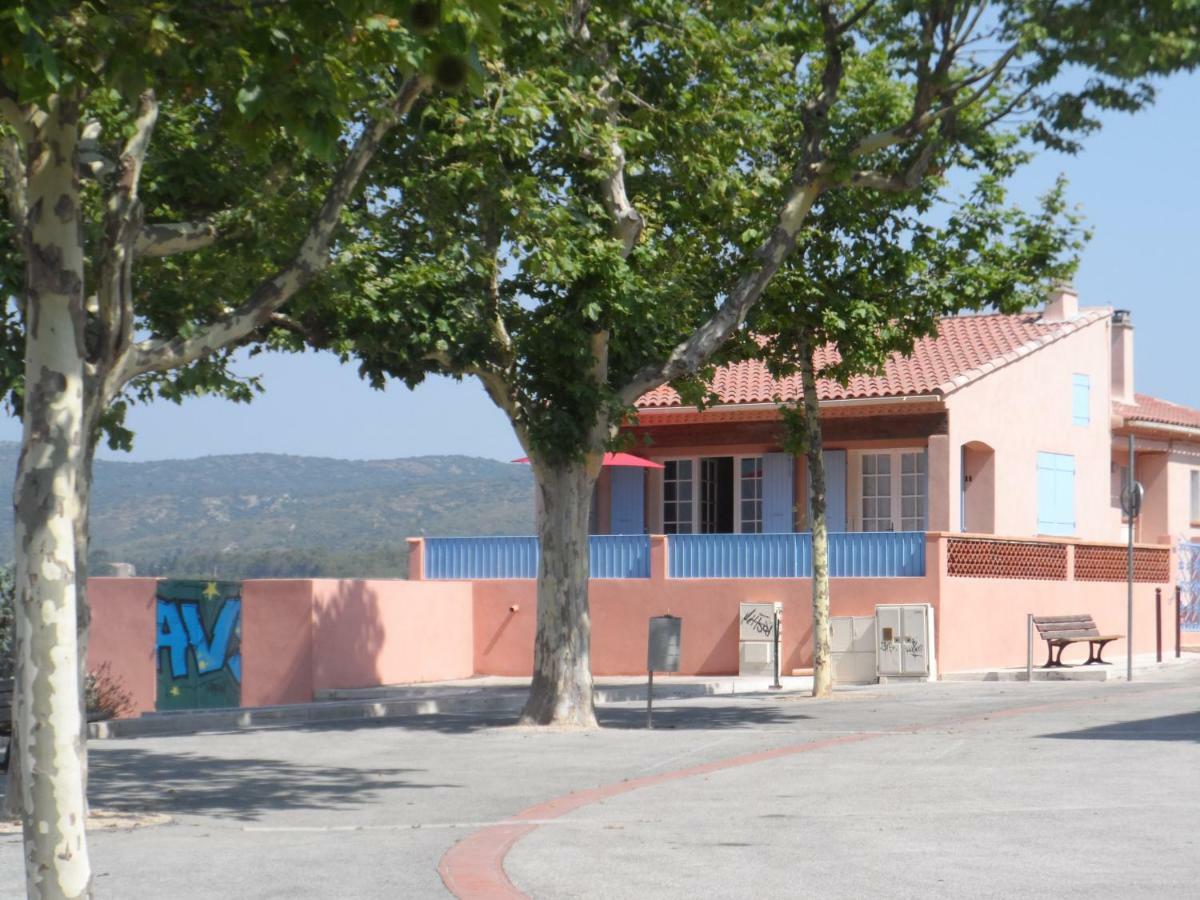 Place Du Chateau Pourrieres Екстер'єр фото
